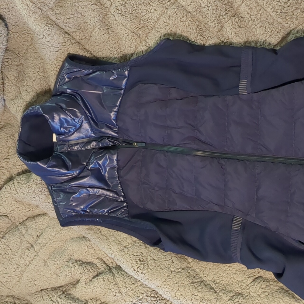 Lululemon Down For it All vest size 10 PERFECT!